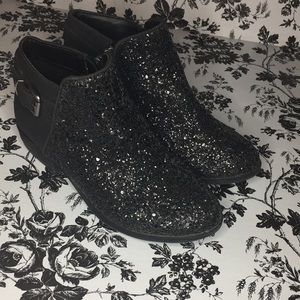 KidPik Black Zip up Glitter Booties